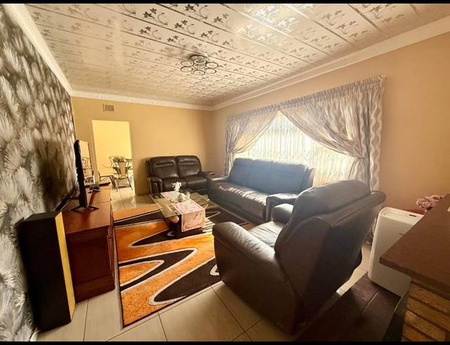 3 BEDROOM HOUSE FOR SALE IN VANDERBIJLPARK CW 4